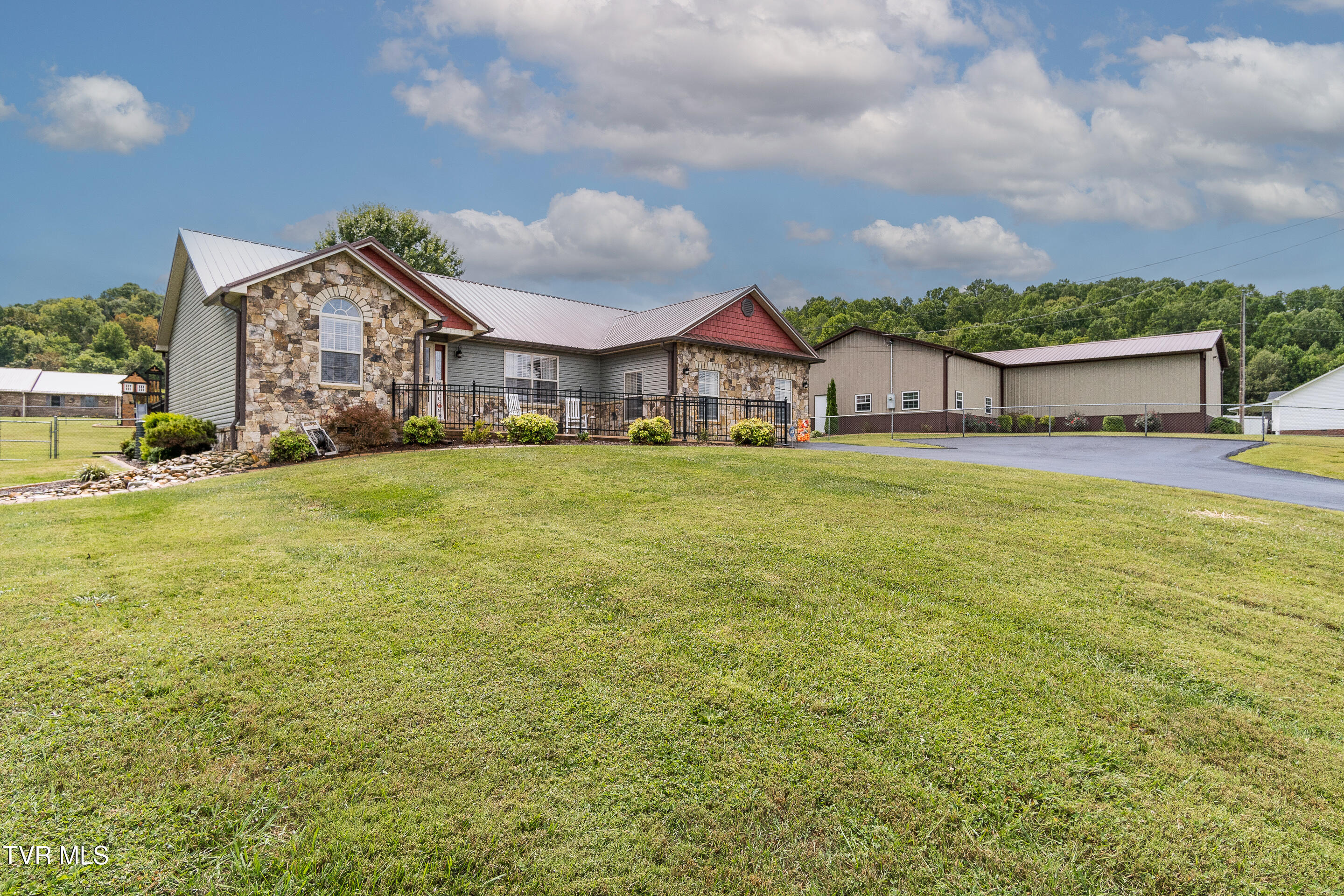 129 Jim Elliott Road Elizabethton, TN 37643 - Photo 14 of 62 exterior-4