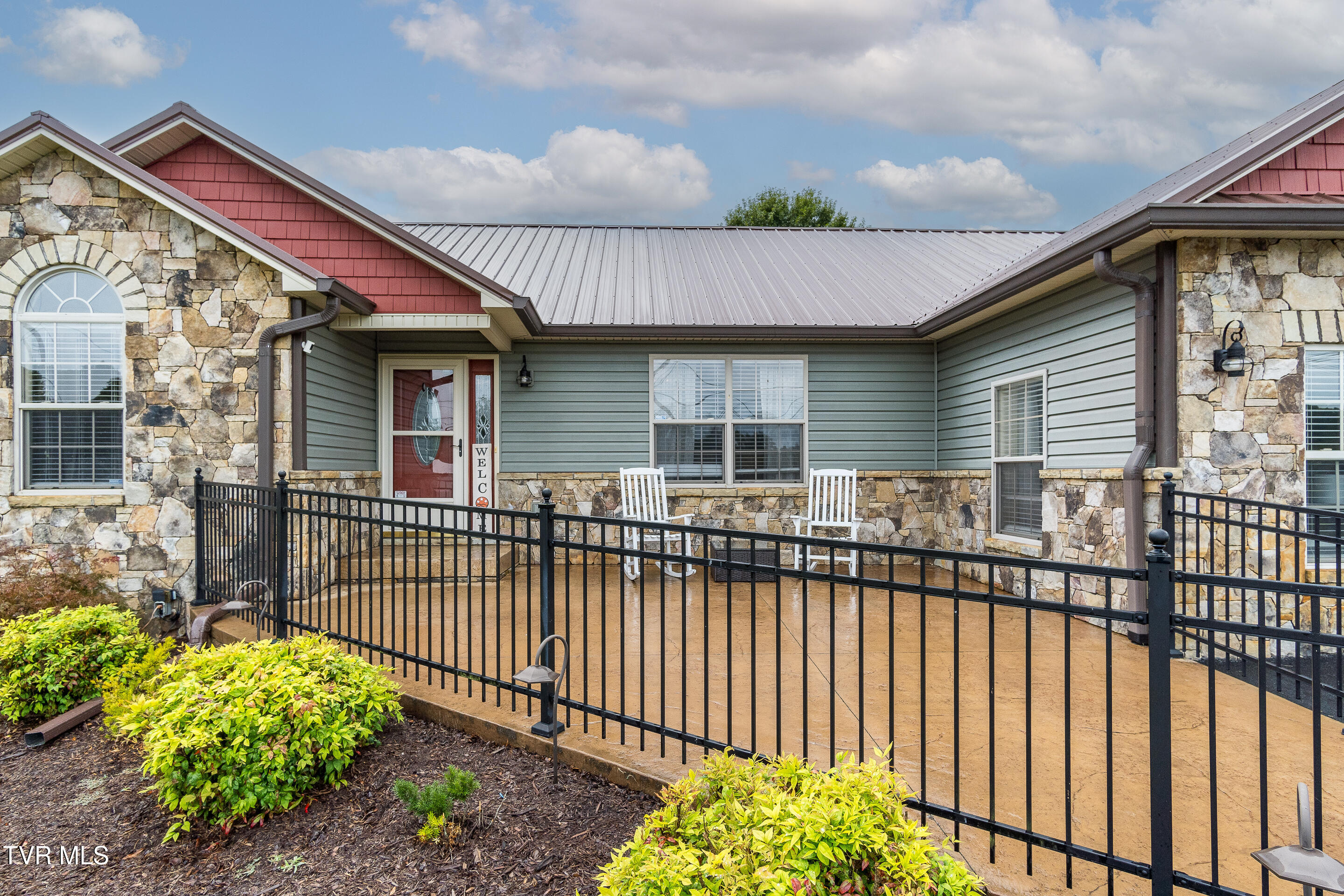 129 Jim Elliott Road Elizabethton, TN 37643 - Photo 15 of 62 exterior-8