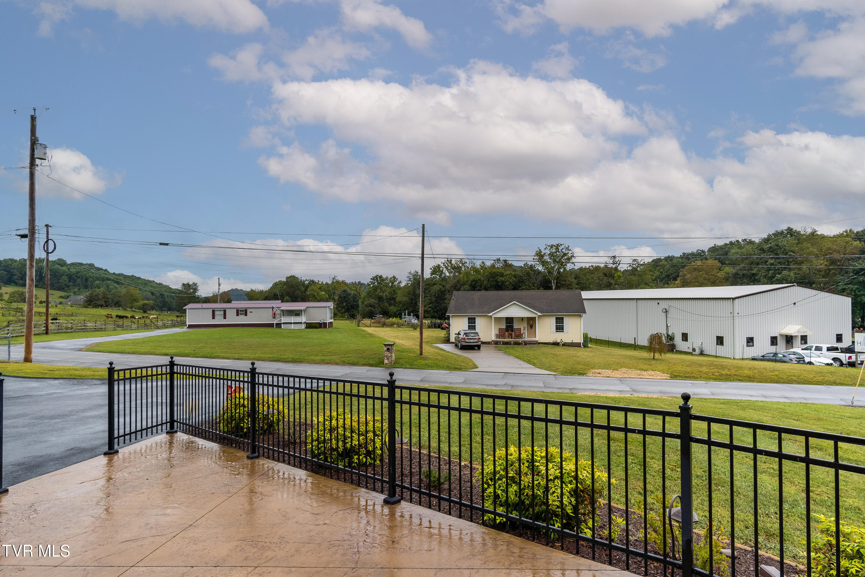 129 Jim Elliott Road Elizabethton, TN 37643 - Photo 17 of 62 exterior-10