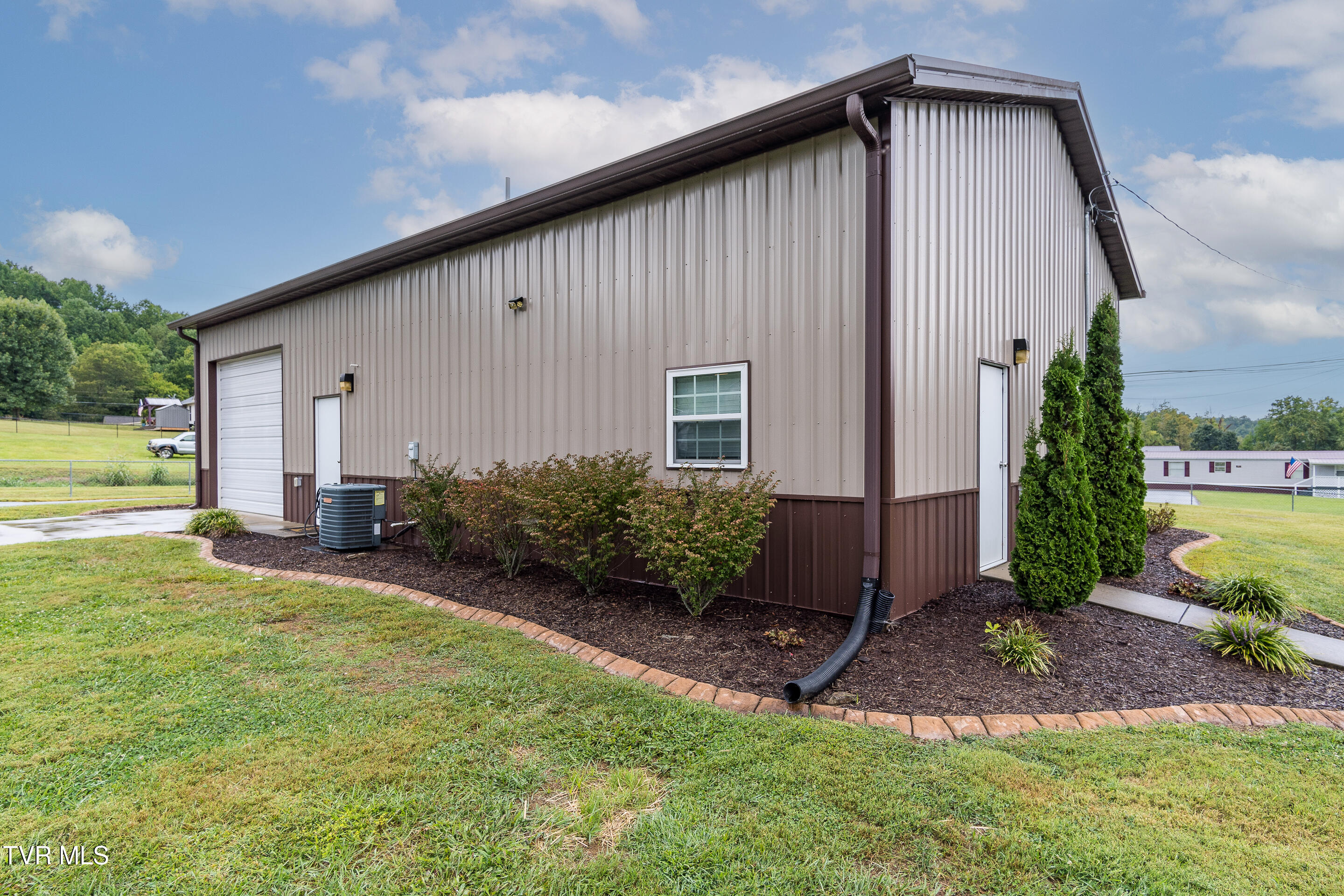 129 Jim Elliott Road Elizabethton, TN 37643 - Photo 19 of 62 exterior-16