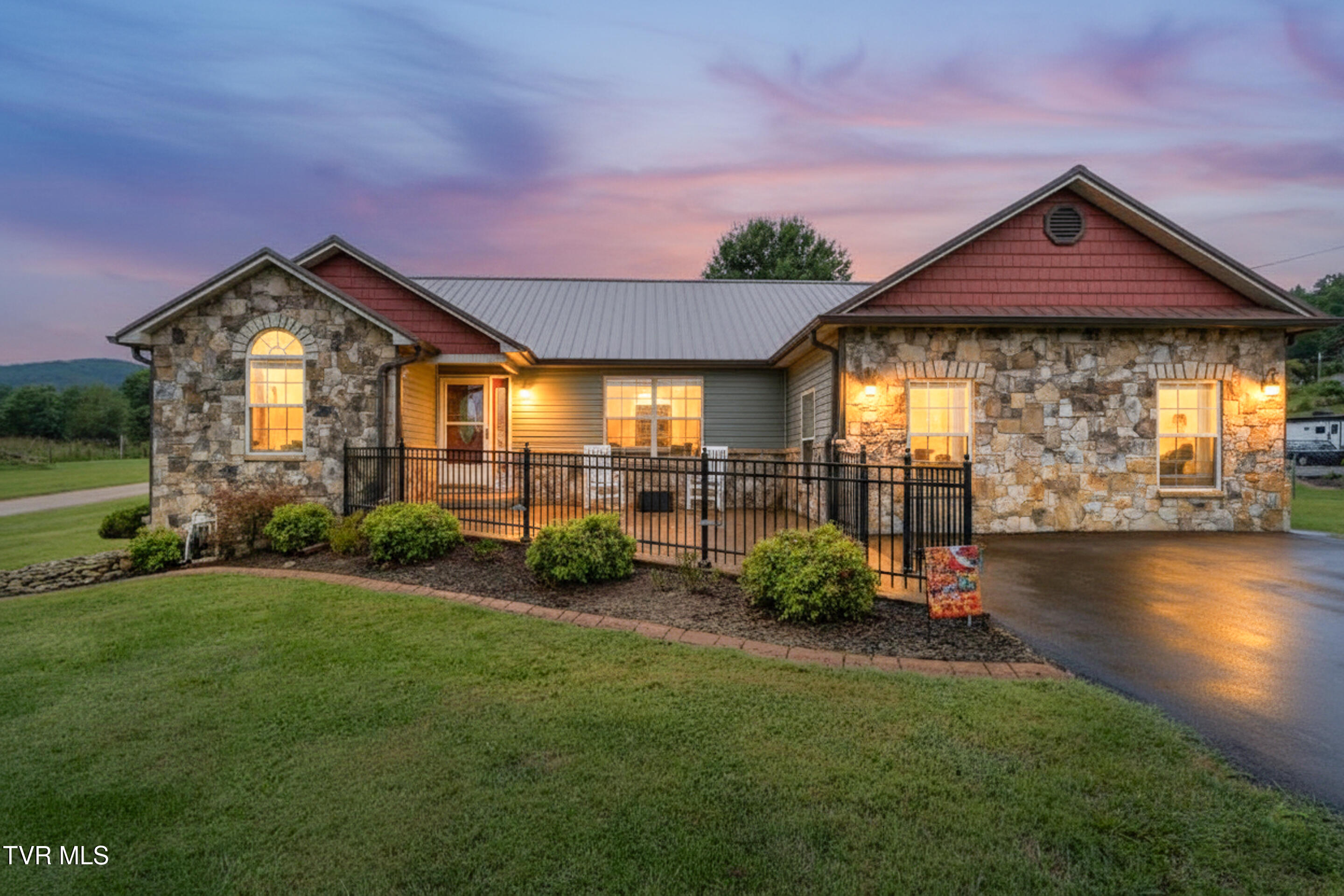 129 Jim Elliott Road Elizabethton, TN 37643 - Photo 2 of 62 front