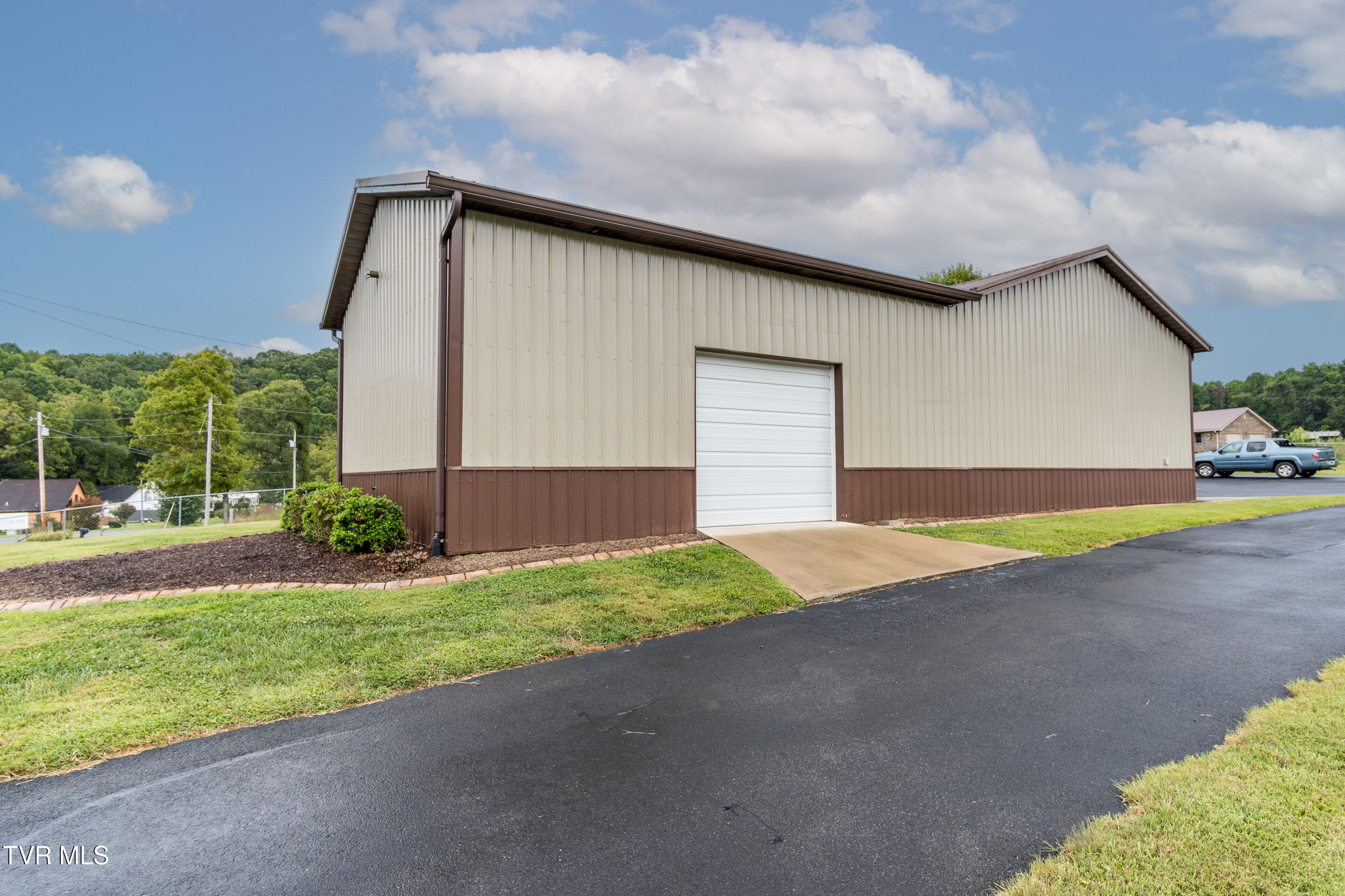 129 Jim Elliott Road Elizabethton, TN 37643 - Photo 24 of 62 exterior-19