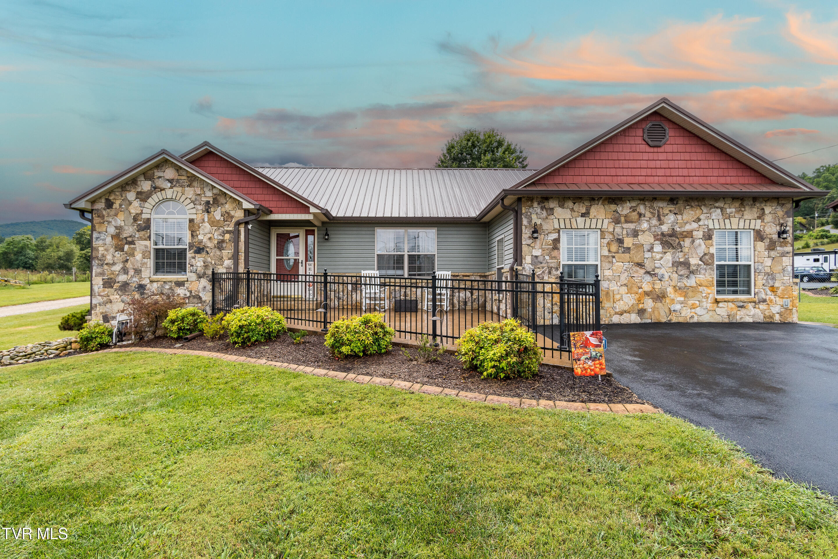 129 Jim Elliott Road Elizabethton, TN 37643 - Photo 3 of 62 front 2