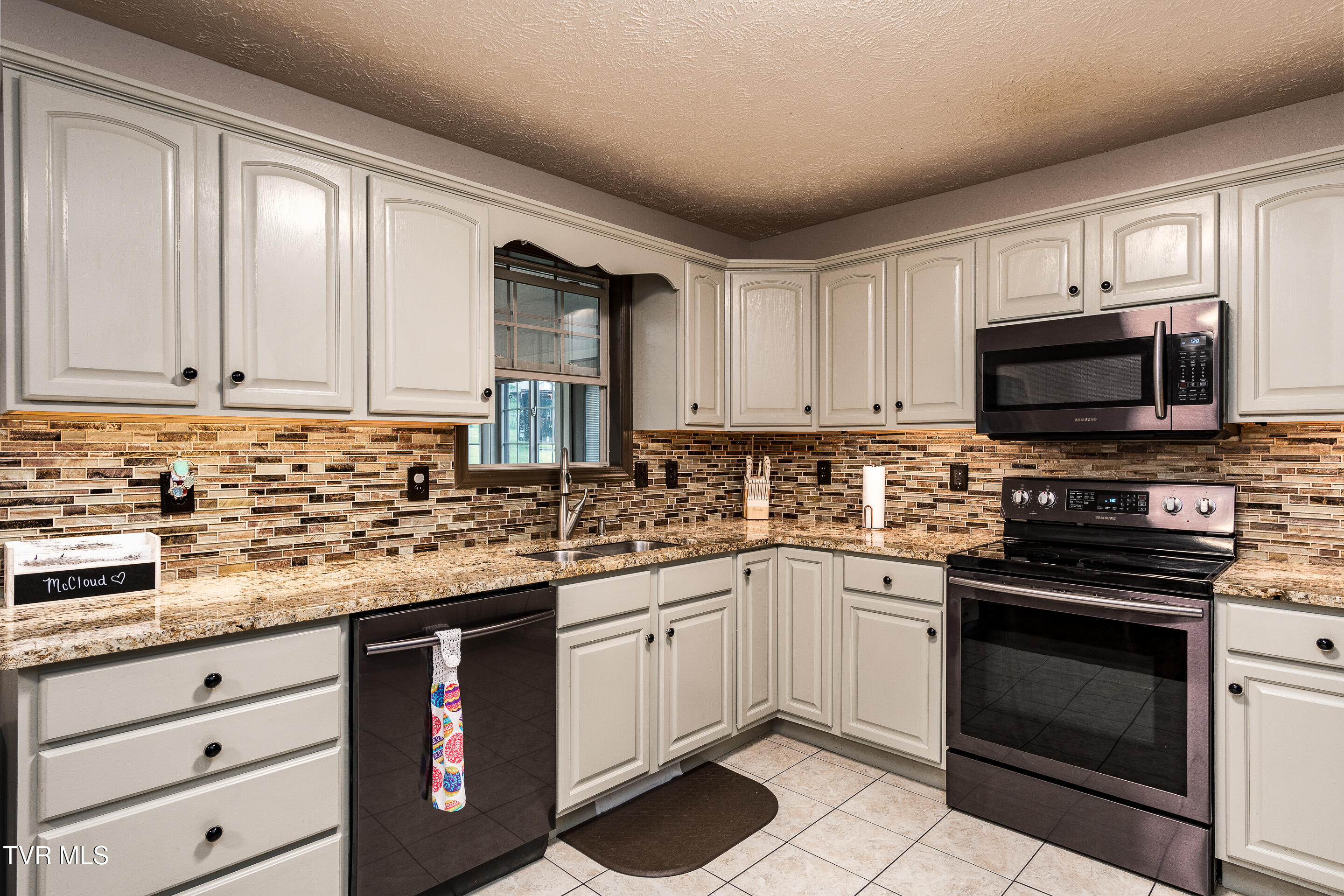 129 Jim Elliott Road Elizabethton, TN 37643 - Photo 33 of 62 interior-20