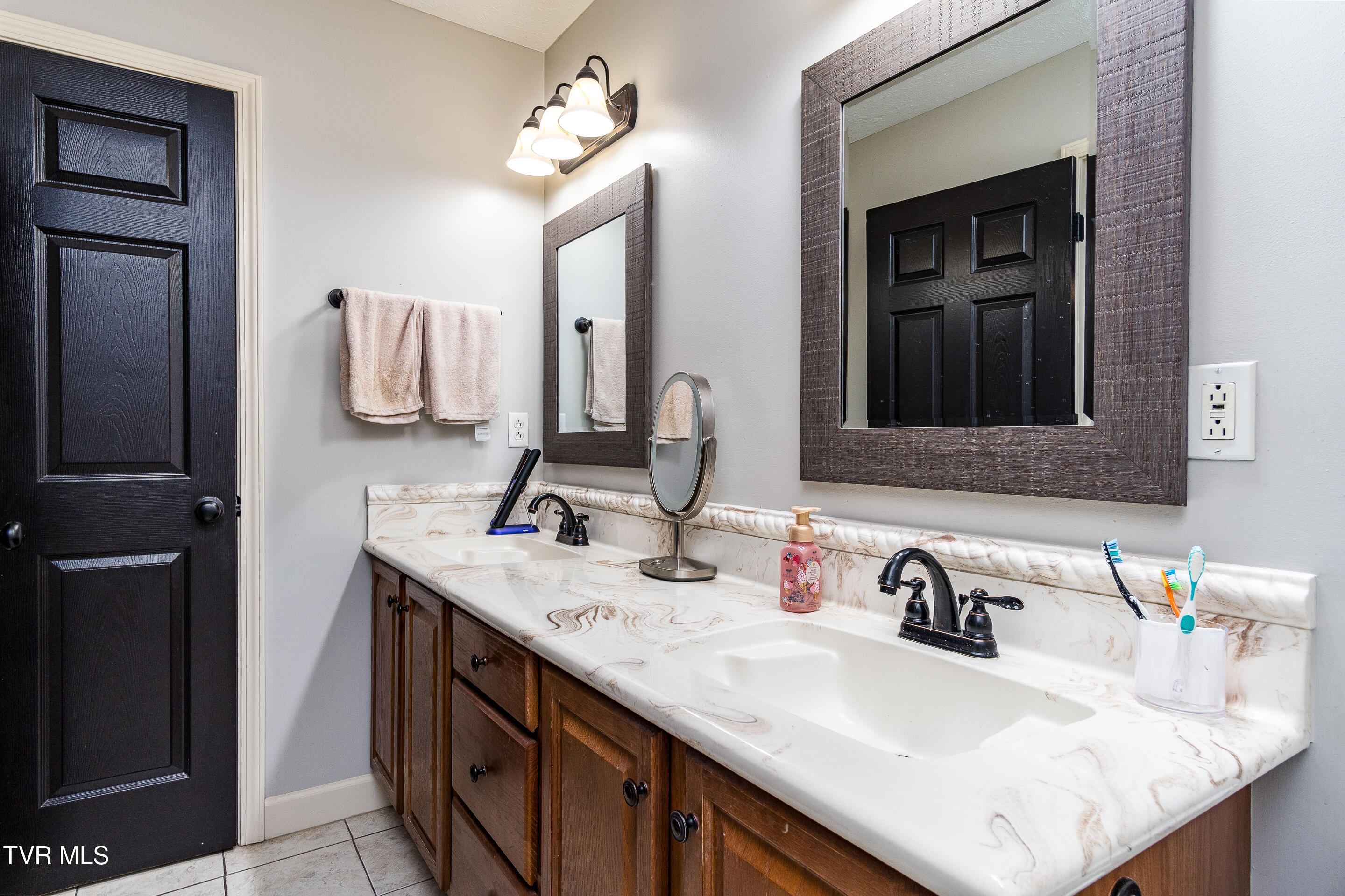 129 Jim Elliott Road Elizabethton, TN 37643 - Photo 39 of 62 interior-10