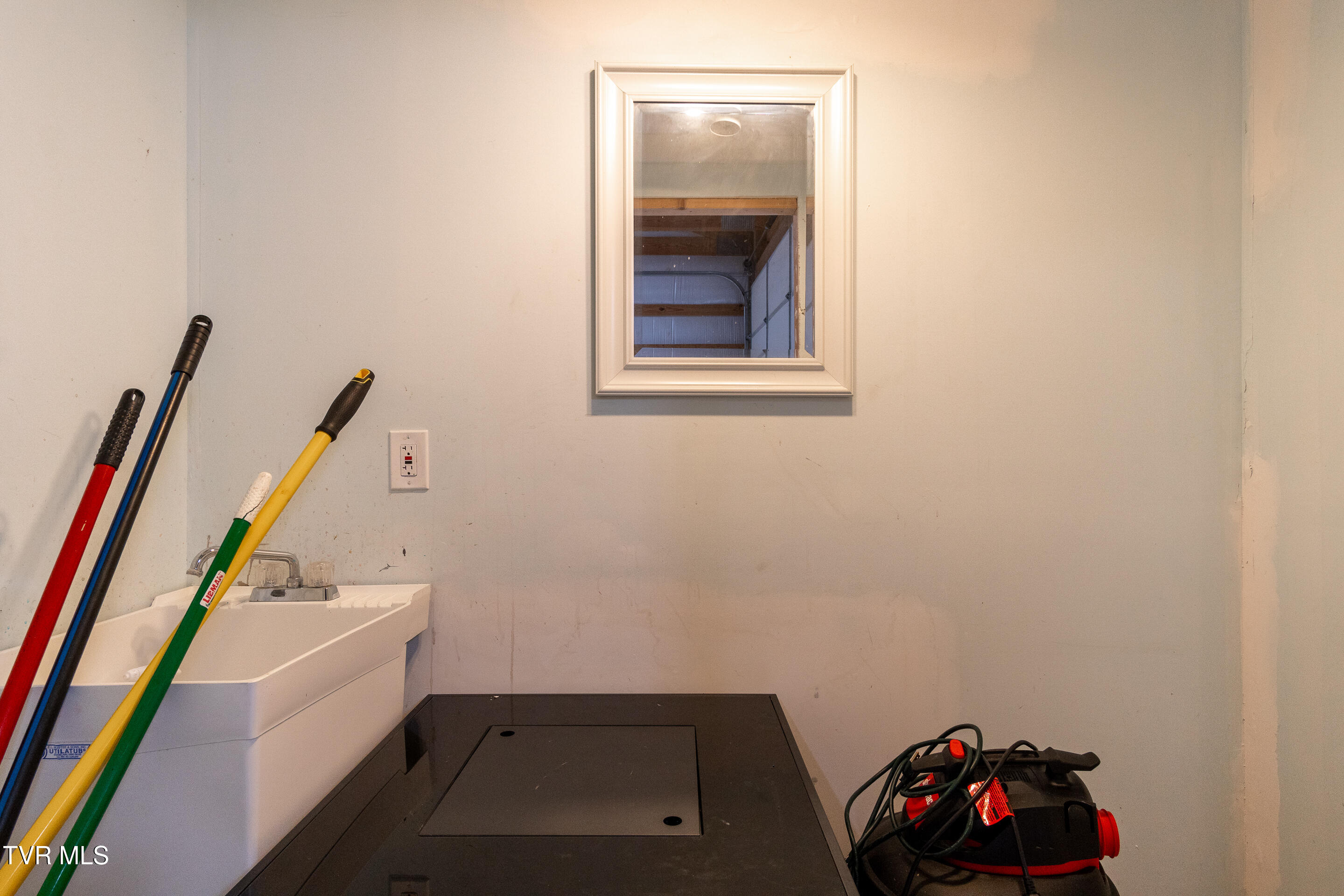 129 Jim Elliott Road Elizabethton, TN 37643 - Photo 60 of 62 interior-35