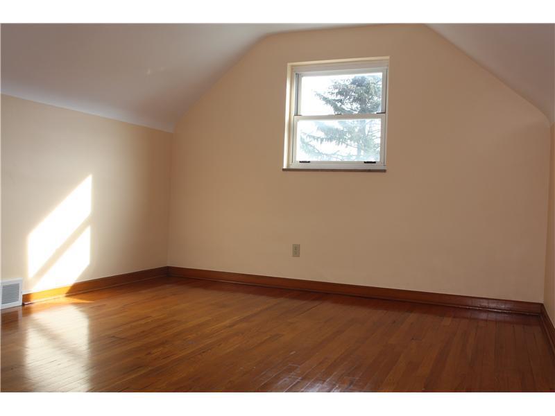 7 West Calvin Drive McKees Rocks, PA 15136 - Photo 15 of 20 Bedroom. Second bedroom