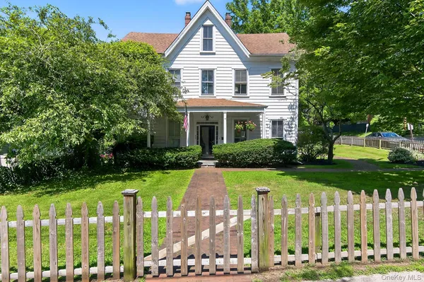 $3,600 | 4 Parkview Terrace, Unit 2, Huntington, NY 11743