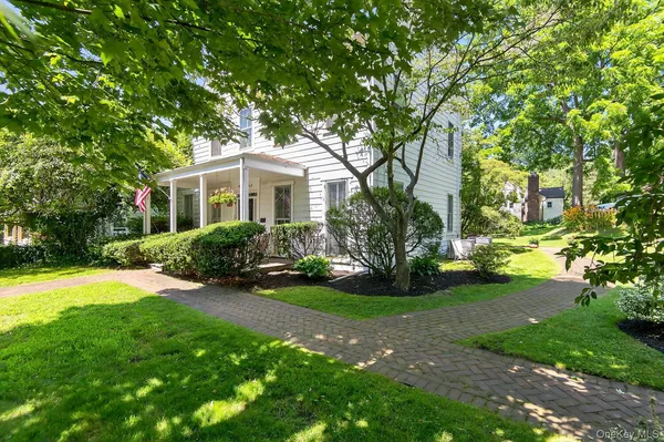 $3,600 | 4 Parkview Terrace, Unit 2, Huntington, NY 11743