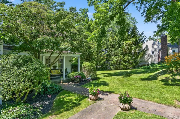 $3,600 | 4 Parkview Terrace, Unit 2, Huntington, NY 11743