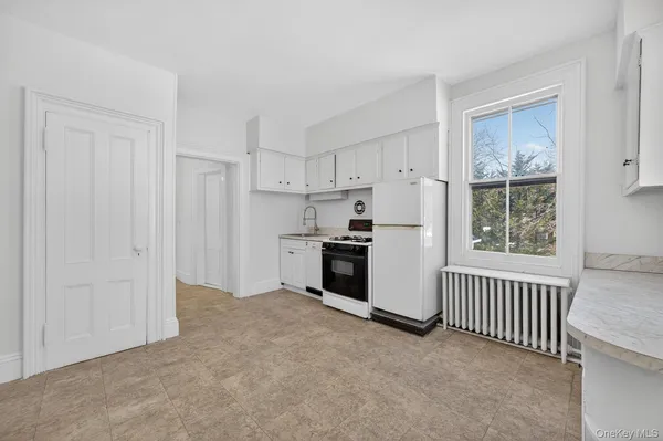 $3,600 | 4 Parkview Terrace, Unit 2, Huntington, NY 11743