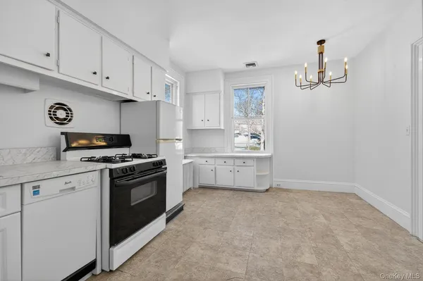 $3,600 | 4 Parkview Terrace, Unit 2, Huntington, NY 11743