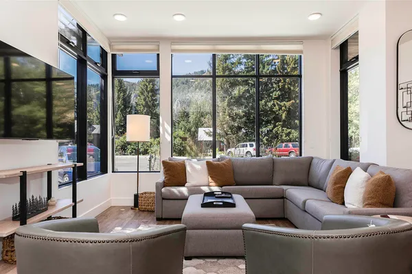 $2,100,000 | 660 1st Avenue North, Unit 101, Ketchum, ID 83340