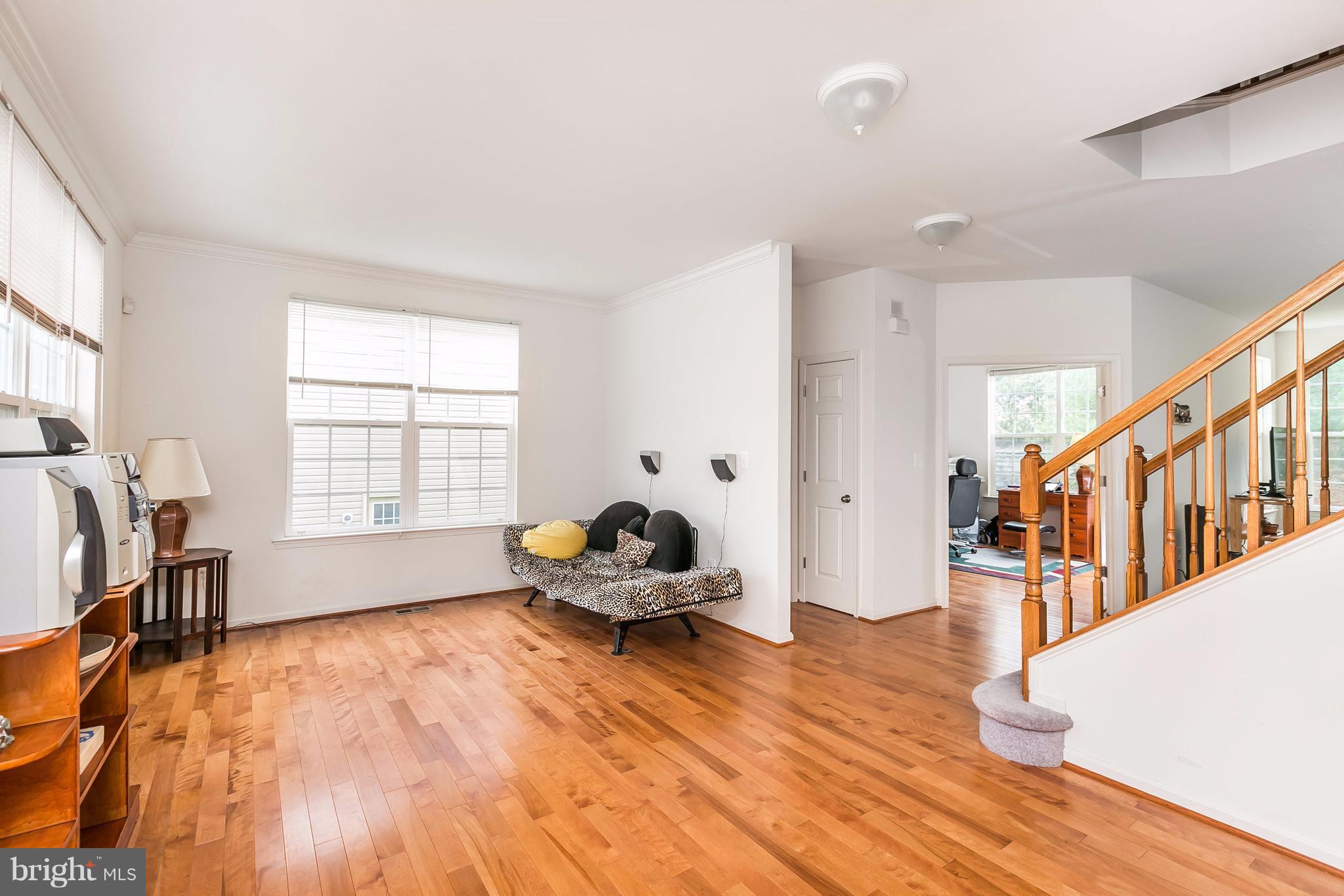6907 Granite Ridge Court Baltimore, MD 21209 - Photo 4 of 27 Living Room