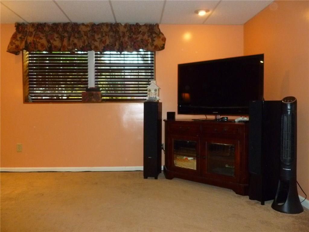 215 Baintree Road Coraopolis, PA 15108 - Photo 18 of 22 Gallery Image 18