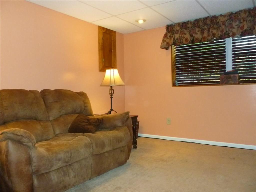 215 Baintree Road Coraopolis, PA 15108 - Photo 19 of 22 Gallery Image 19