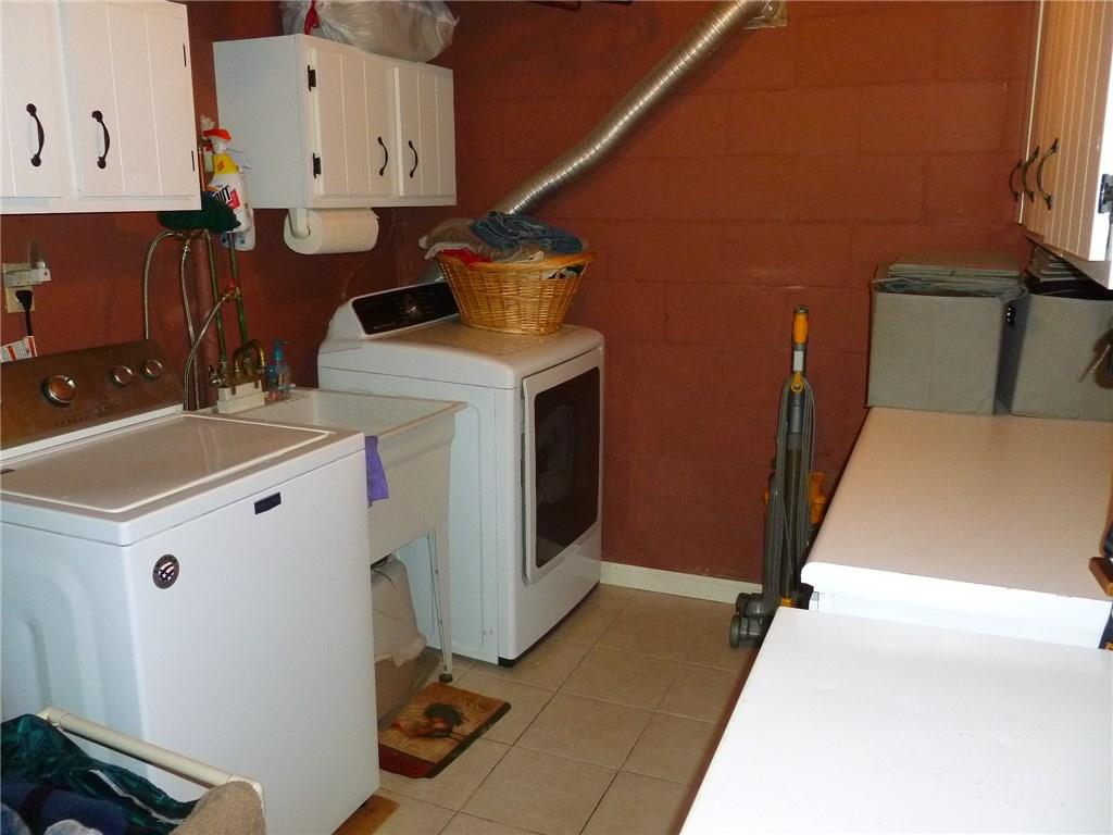 215 Baintree Road Coraopolis, PA 15108 - Photo 21 of 22 Gallery Image 21