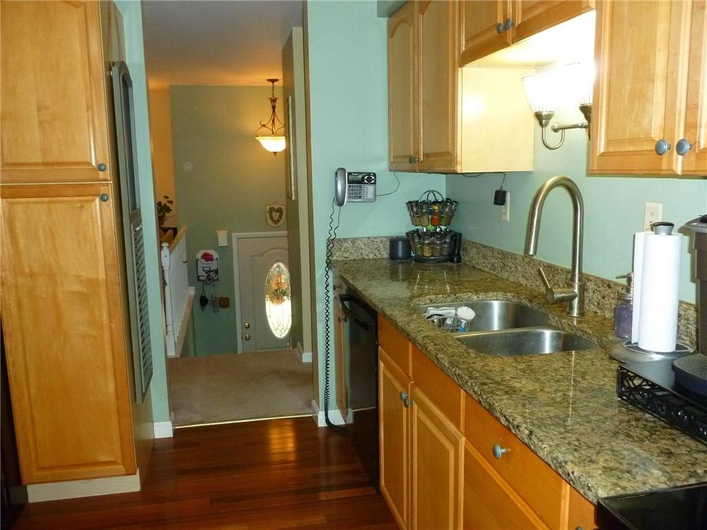 215 Baintree Road Coraopolis, PA 15108 - Photo 6 of 22 Gallery Image 6
