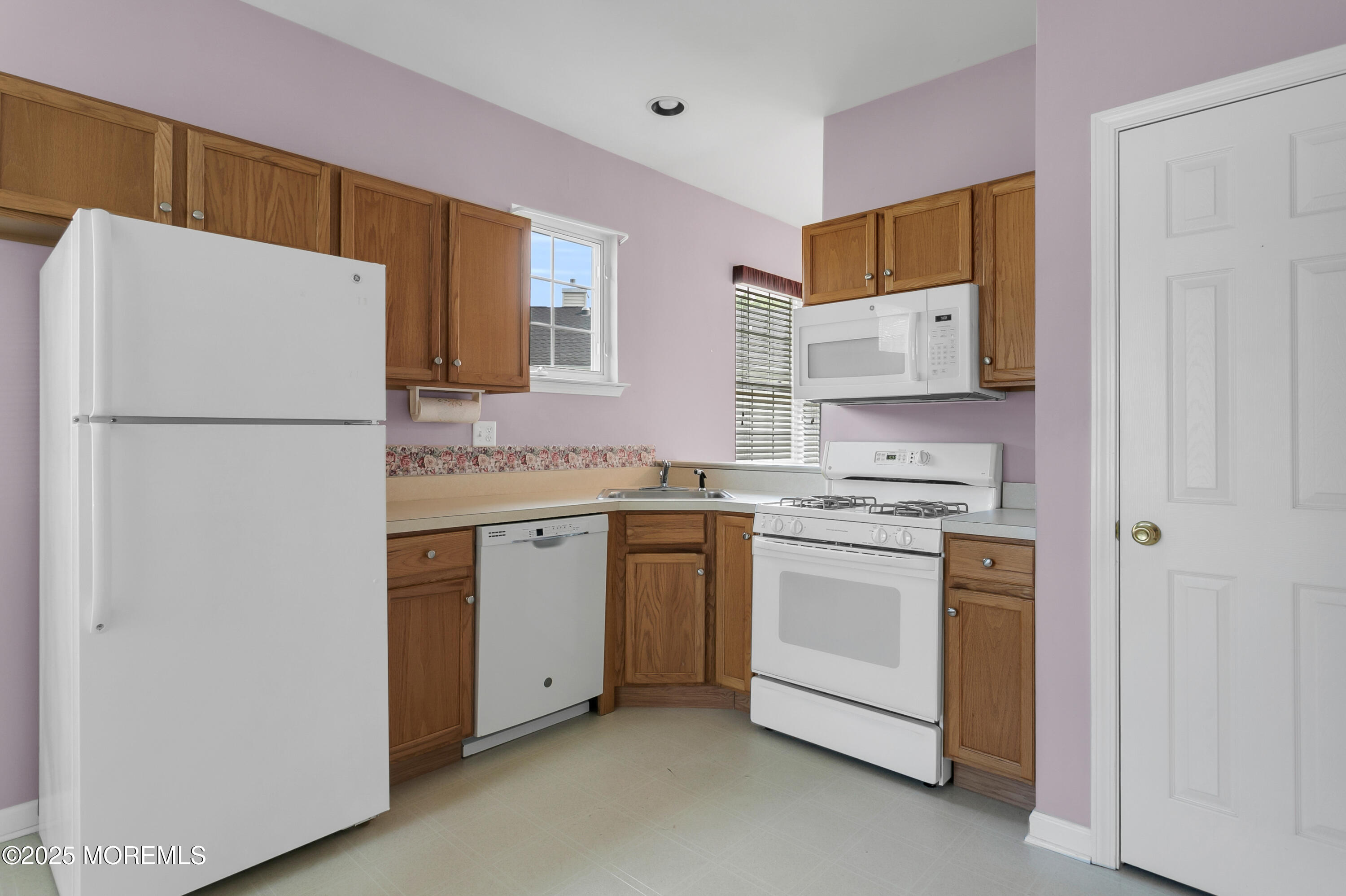 48 Wordsworth Road Brick, NJ 08724 - Photo 4 of 26 Eat-in Kitchen