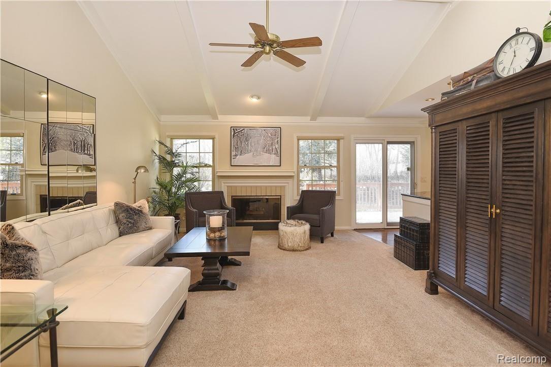 271 Marmoor Court Rochester, MI 48309 - Photo 4 of 30 Living Room With Vaulted Ceiling