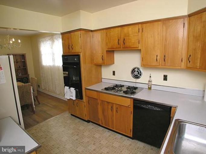 7 Edgeclift Road Towson, MD 21286 - Photo 11 of 18 Kitchen #2