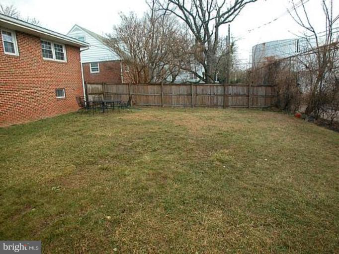 7 Edgeclift Road Towson, MD 21286 - Photo 4 of 18 Back yard