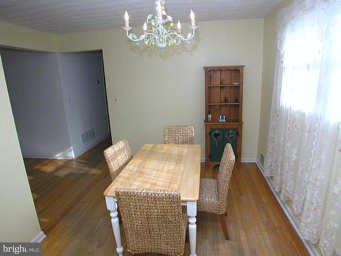 7 Edgeclift Road Towson, MD 21286 - Photo 8 of 18 Dining Room