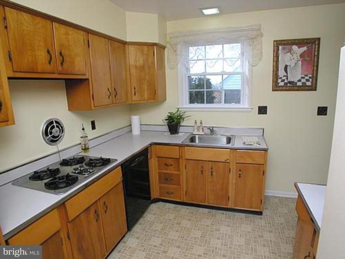 7 Edgeclift Road Towson, MD 21286 - Photo 10 of 18 Kitchen