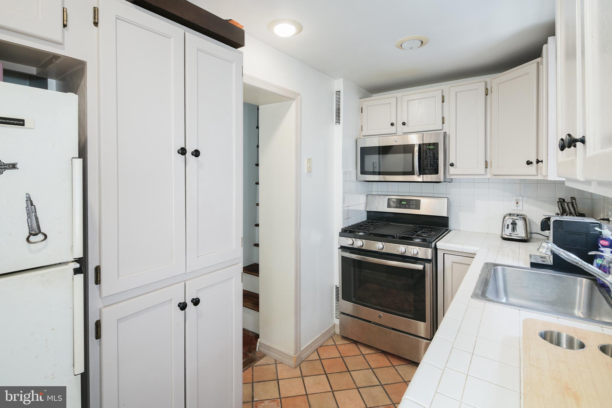 218 South Jessup Street Philadelphia, PA 19107 - Photo 7 of 17