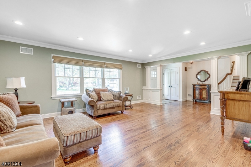 65 Oval Road Millburn, NJ 07041 - Photo 4 of 25