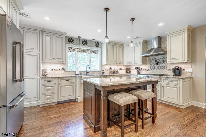 65 Oval Road Millburn, NJ 07041 - Photo 8 of 25