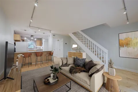 $1,800 | 5330 Balcones Drive, Unit G, Austin, TX 78731