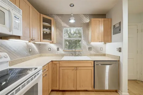 $1,800 | 5330 Balcones Drive, Unit G, Austin, TX 78731