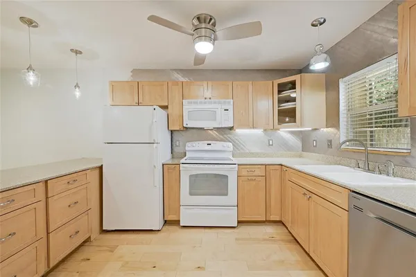 $1,800 | 5330 Balcones Drive, Unit G, Austin, TX 78731