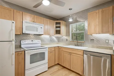 $1,800 | 5330 Balcones Drive, Unit G, Austin, TX 78731