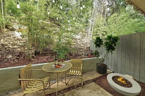 $1,800 | 5330 Balcones Drive, Unit G, Austin, TX 78731