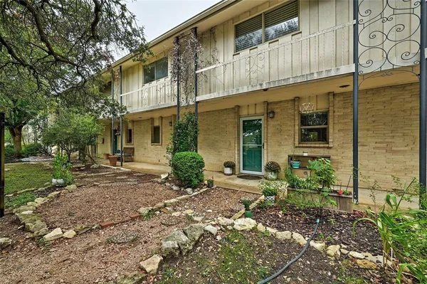 $1,800 | 5330 Balcones Drive, Unit G, Austin, TX 78731