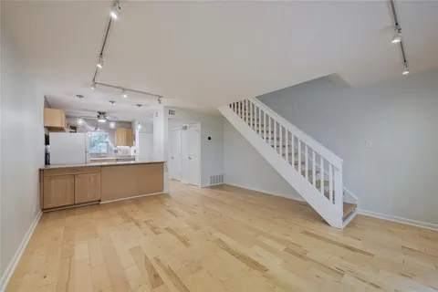 $1,800 | 5330 Balcones Drive, Unit G, Austin, TX 78731