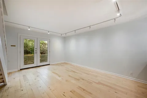 $1,800 | 5330 Balcones Drive, Unit G, Austin, TX 78731