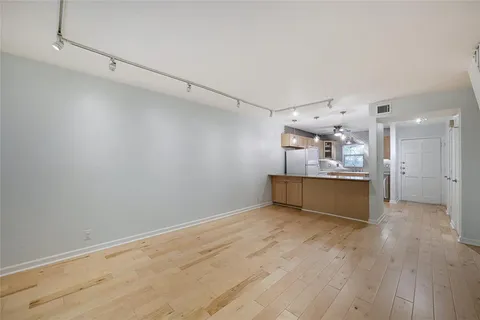 $1,800 | 5330 Balcones Drive, Unit G, Austin, TX 78731