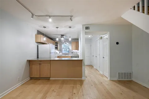 $1,800 | 5330 Balcones Drive, Unit G, Austin, TX 78731