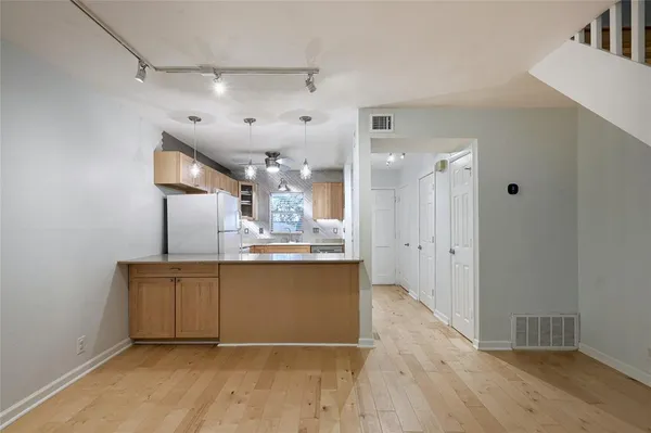 $1,800 | 5330 Balcones Drive, Unit G, Austin, TX 78731