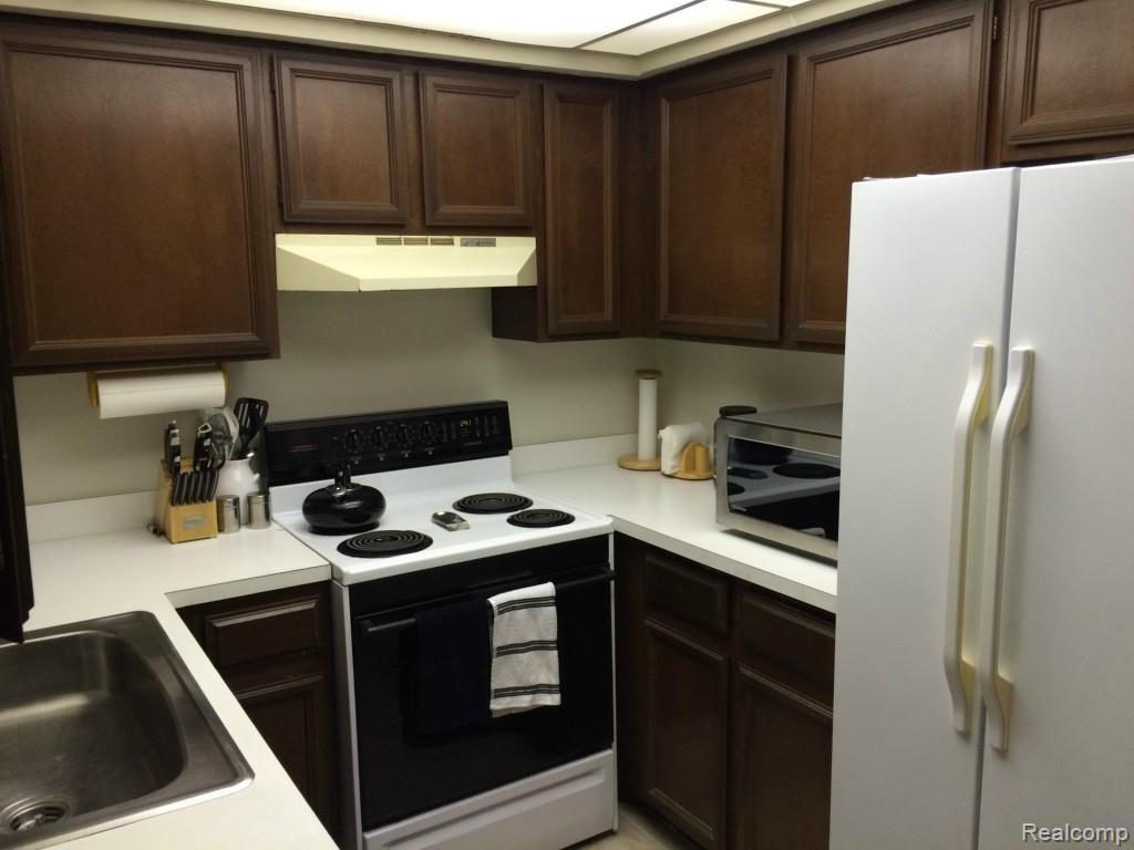 29620 Middlebelt Road, Unit 106 Farmington Hills, MI 48334 - Photo 7 of 32