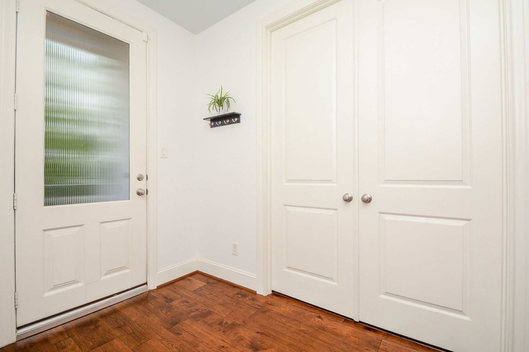2960 Rusk Street Houston, TX 77003 - Photo 7 of 25 Front door on left, double doors going to office/first floor bedroom on right.