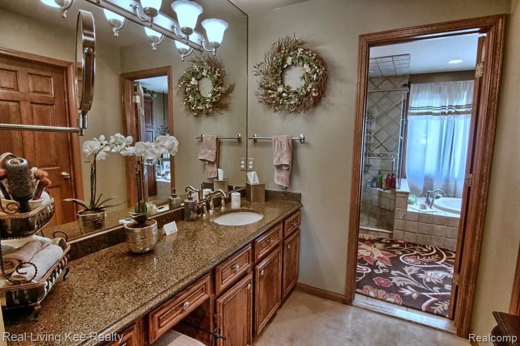 1749 Old Homestead Drive Rochester, MI 48306 - Photo 38 of 47 Master_Bathroom.jpg
