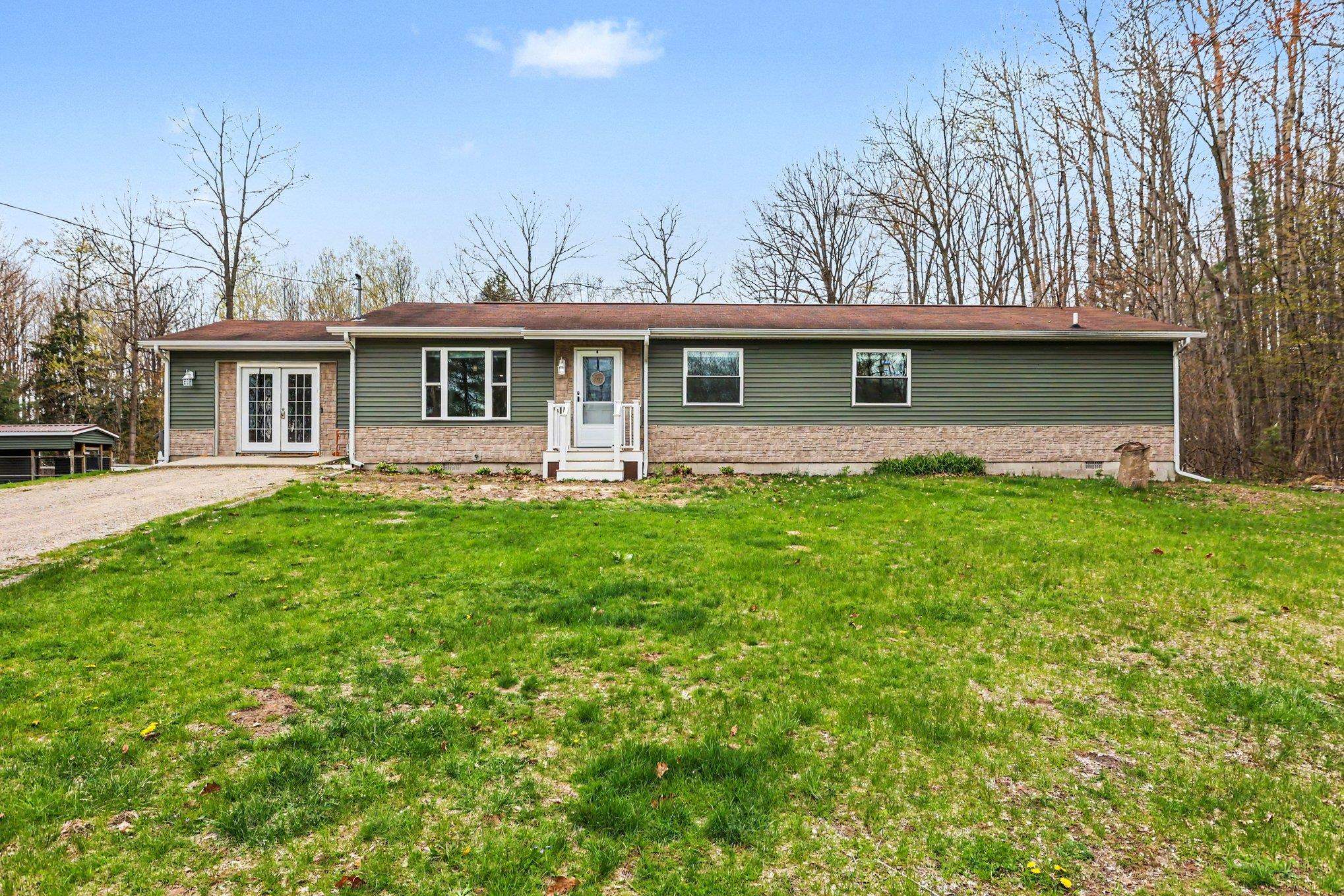 1015 Shaw Road Gladwin, MI 48624 - Photo 2 of 31 1944919-20d1f310-9226-4b42-9133-c27d12eac6e9.JPG