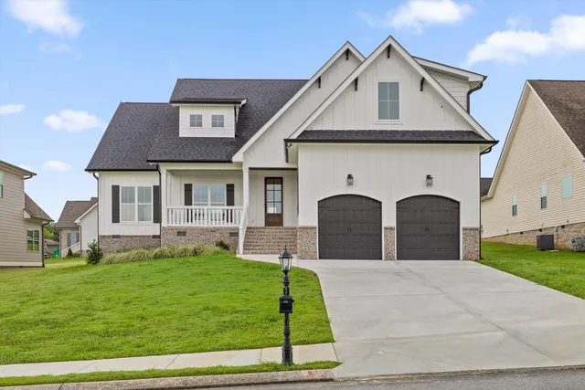 $550,000 | 162 Bending Oak Drive, Chickamauga, GA 30707