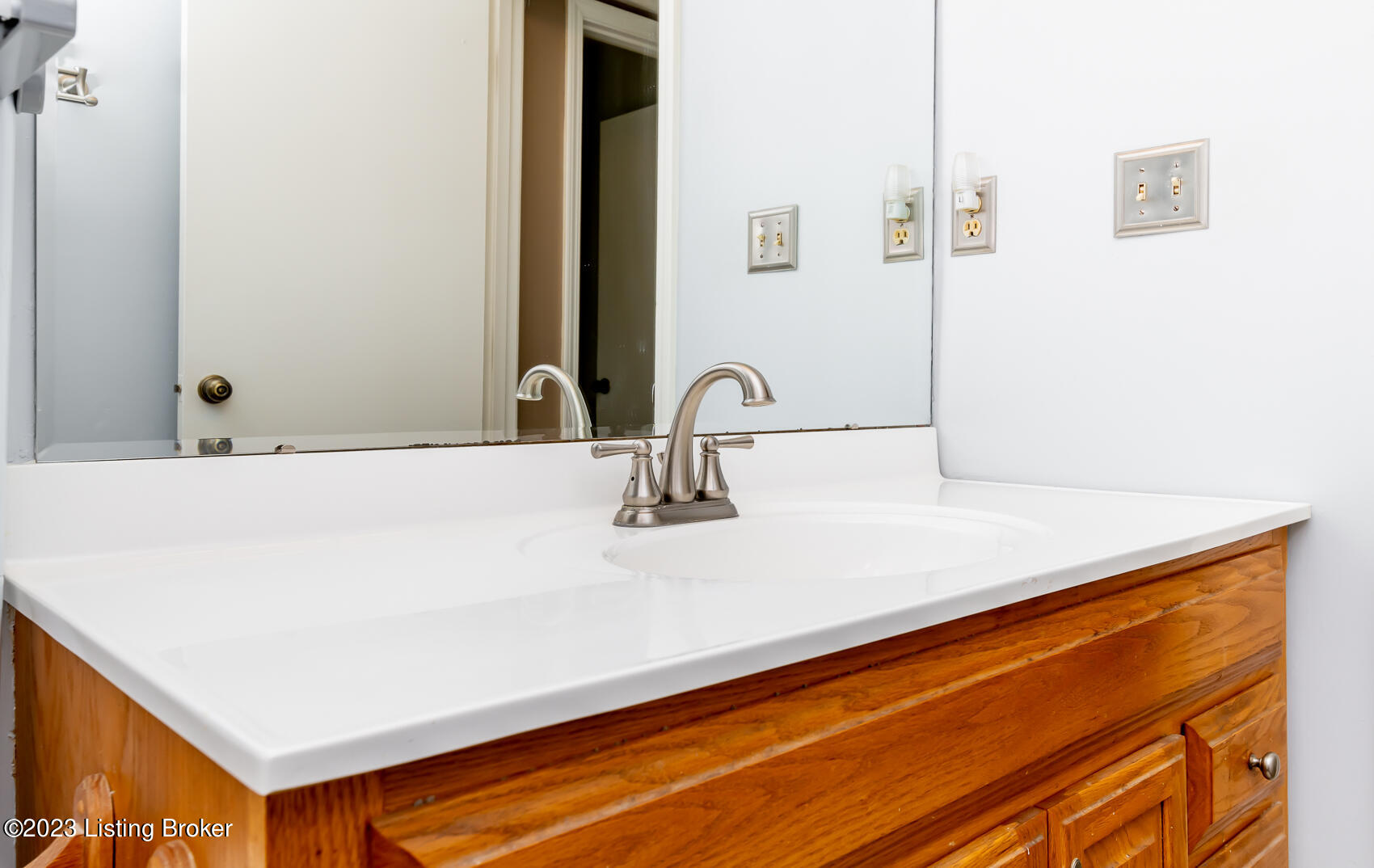 7709 Johnson School Road Louisville, KY 40291 - Photo 28 of 60 Full Bath