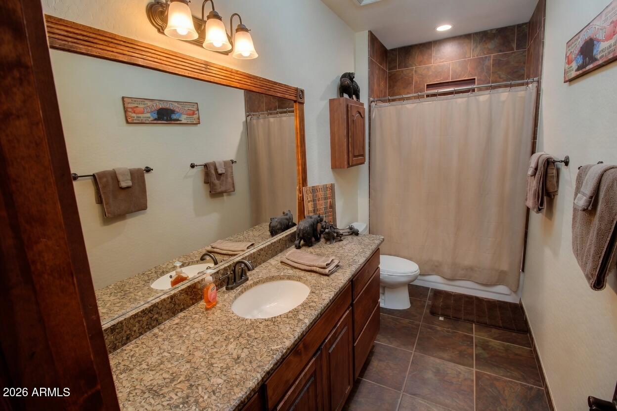 2875 South Timber Pine Lane Pinetop, AZ 85935 - Photo 113 of 175 King Bed Bathroom