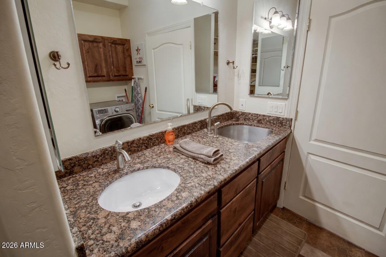 2875 South Timber Pine Lane Pinetop, AZ 85935 - Photo 126 of 175 Cottage Bathroom 2
